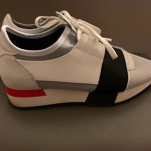 Balenciaga authentic only wore once** no box